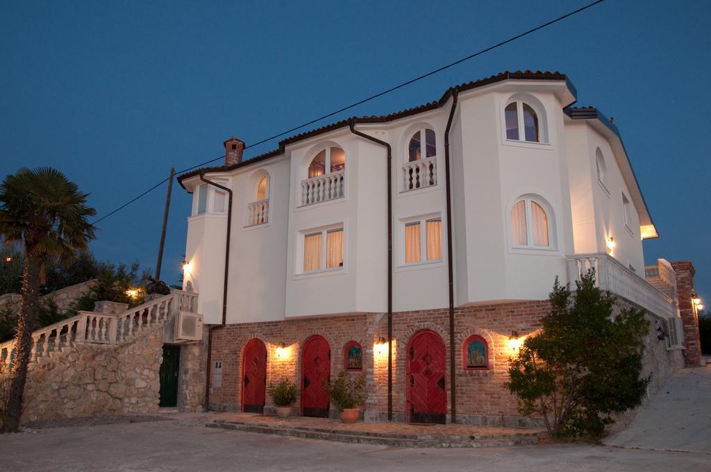 Casa Oasa -Accommodation , Pizzeria & Bar Marezige Exterior foto